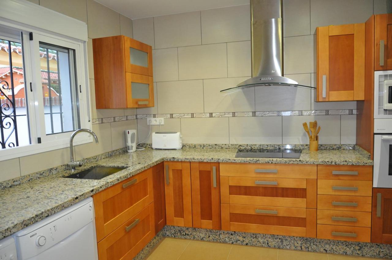 El Descanso - By Costadelsolholiday Family Villa By Marina Heated Private Pool! เบนัลมาเดนา ภายนอก รูปภาพ